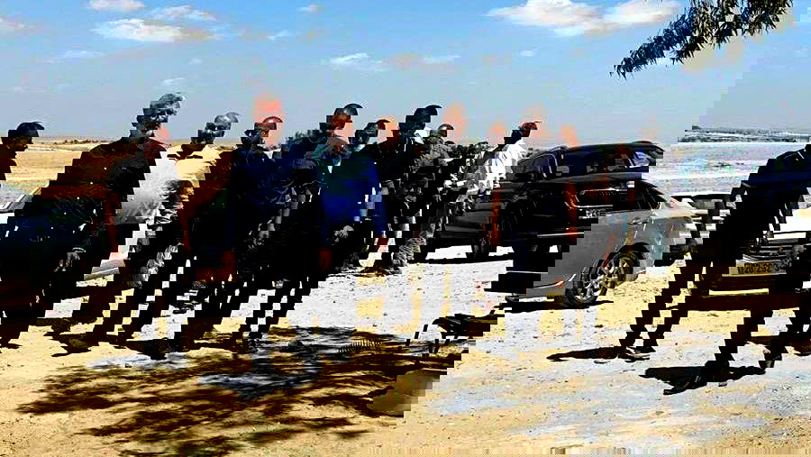 في أعقاب عمليات الهدم الأخيرة التي طالت عشرات البيوت في قريتي أم متنان وأم بطين.... الحركة الإسلامية والموحدة في زيارة تضامنية