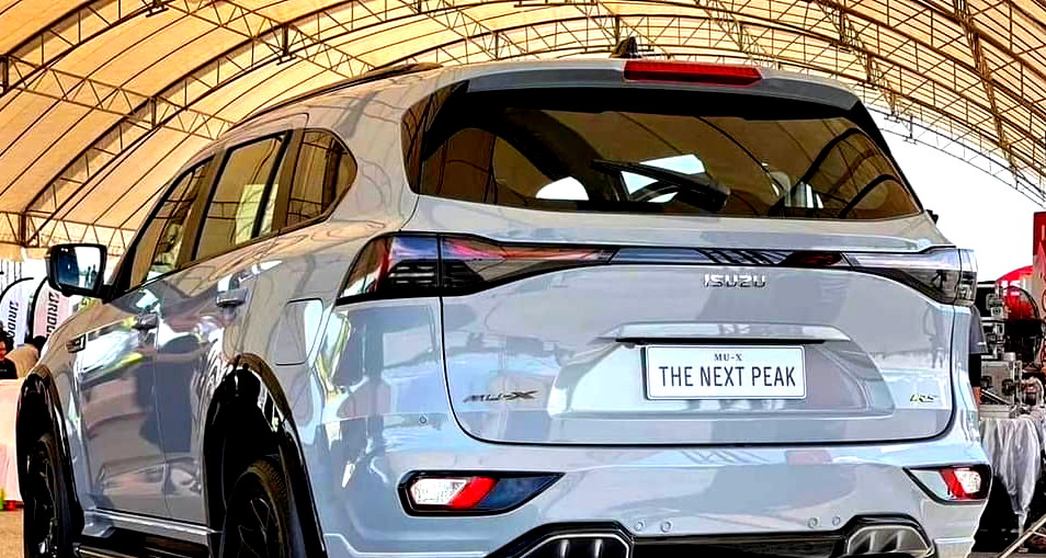 إيسوزو D-Max 2024 الإصدار الأحدث كُليًا الذي يجمع ما بين المتانة والأداء العالي 