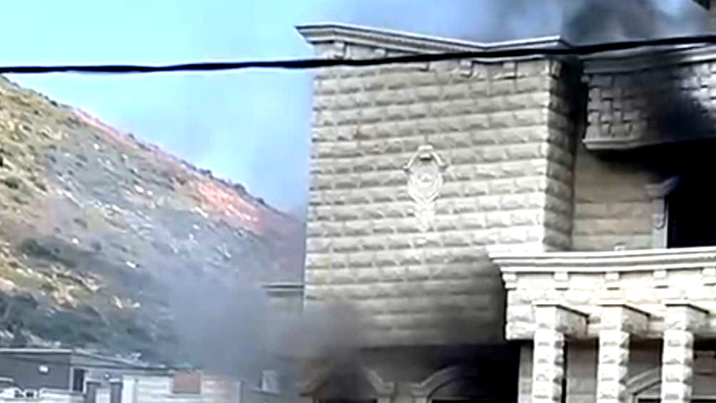 اصابة طفلة بجراح خطيرة اثر اندلاع حريق بمنزل في بلدة كفرمندا 