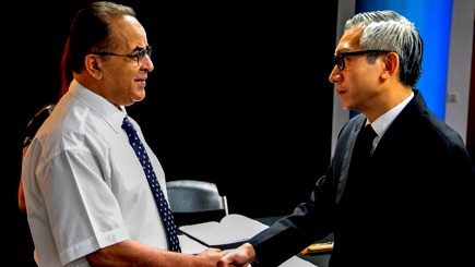 الصحفي خالد خليفه يهنئ سفير فيتنام بمناسبة انتخاب رئيس جديد لجهورية فيتنام الاشتراكية  