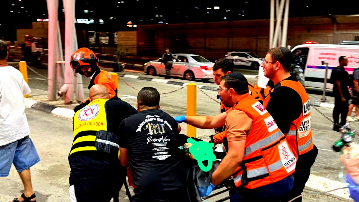 الشرطة: مقتل فتى بالقدس بعد قيامه بالقاء زجاجات حارقة