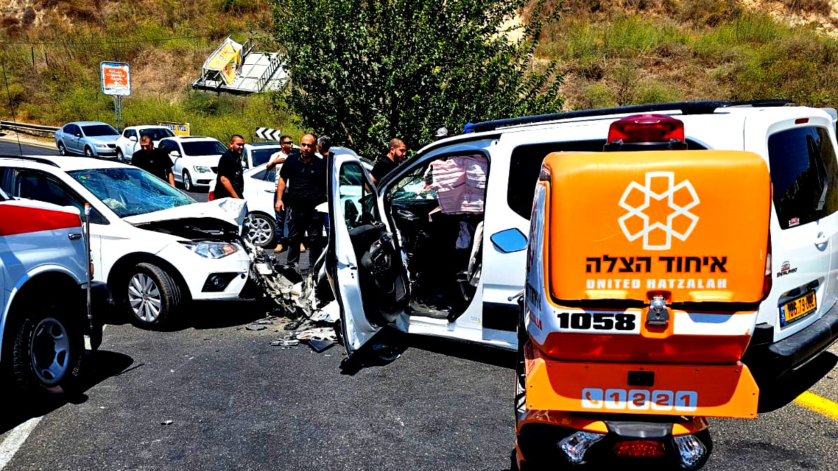 الناصرة: إصابتان إحداها متوسّطة من جرّاء حادث طرق وقع بين مركبتين على شارع 754