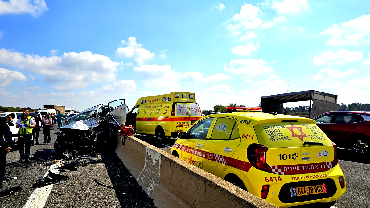 حيفا: مصرع رجل (55 عامًا) وشاب (30 عامًا) وإصابة ثلاثة آخرين إثر حادث طرق مروّع وقع بين مركبتين بالقرب من مفرق عتليت