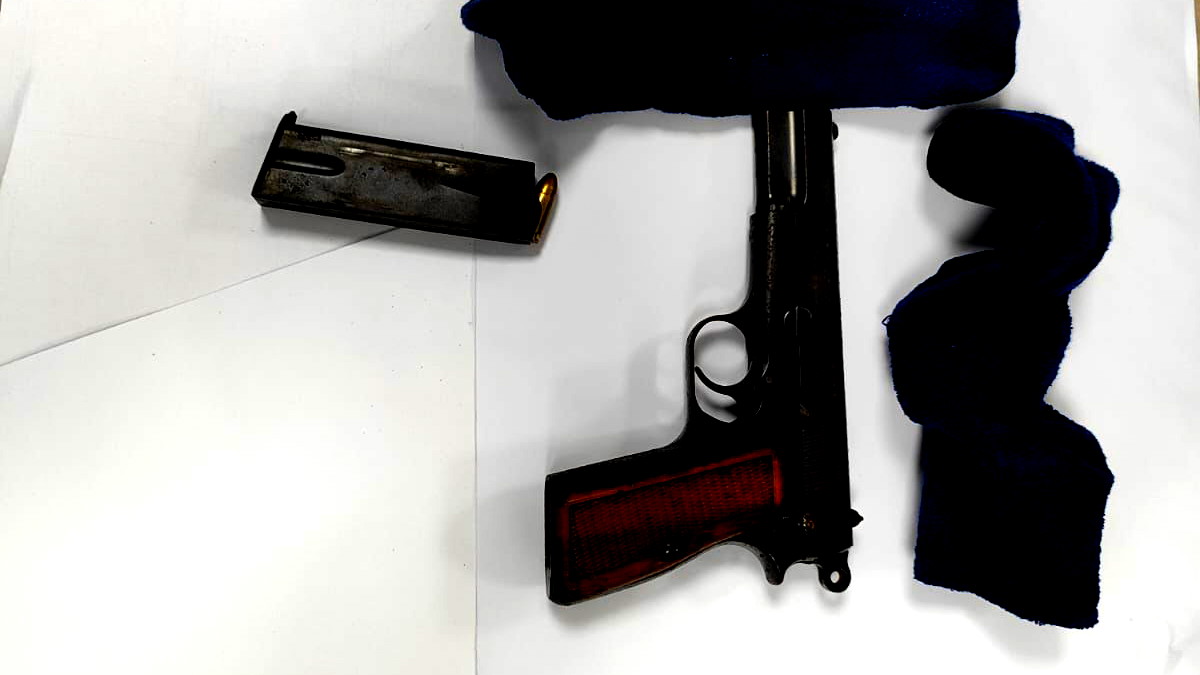 أم الفحم: الشرطة الإسرائيلية تلقي القبض على رجل وزوجته بحيازتهم سلاح وذخيرة... وزعمهم لتنفيذ عملية إجرامية