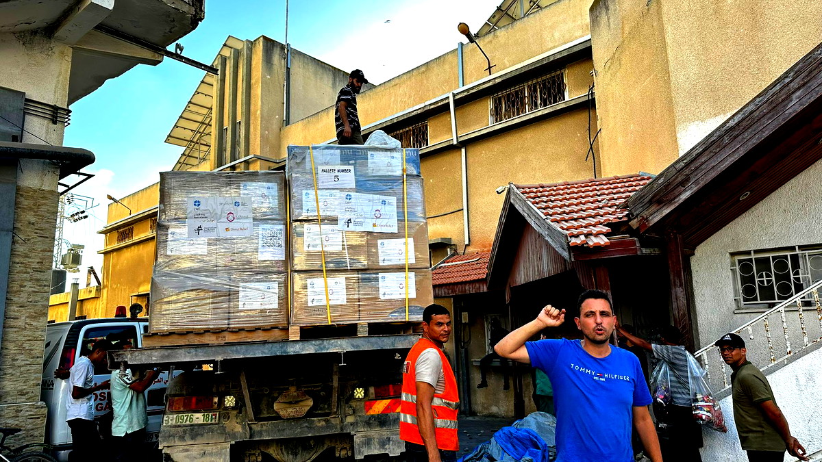 شاحنة الدواء الاولى تدخل الى غزة لدعم مرضى السرطان