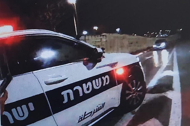 كفر قاسم: توقيف أب وإثنين من أبناءه بتهمة حيازة مخدرات وعشرات الآلاف من الشواقل