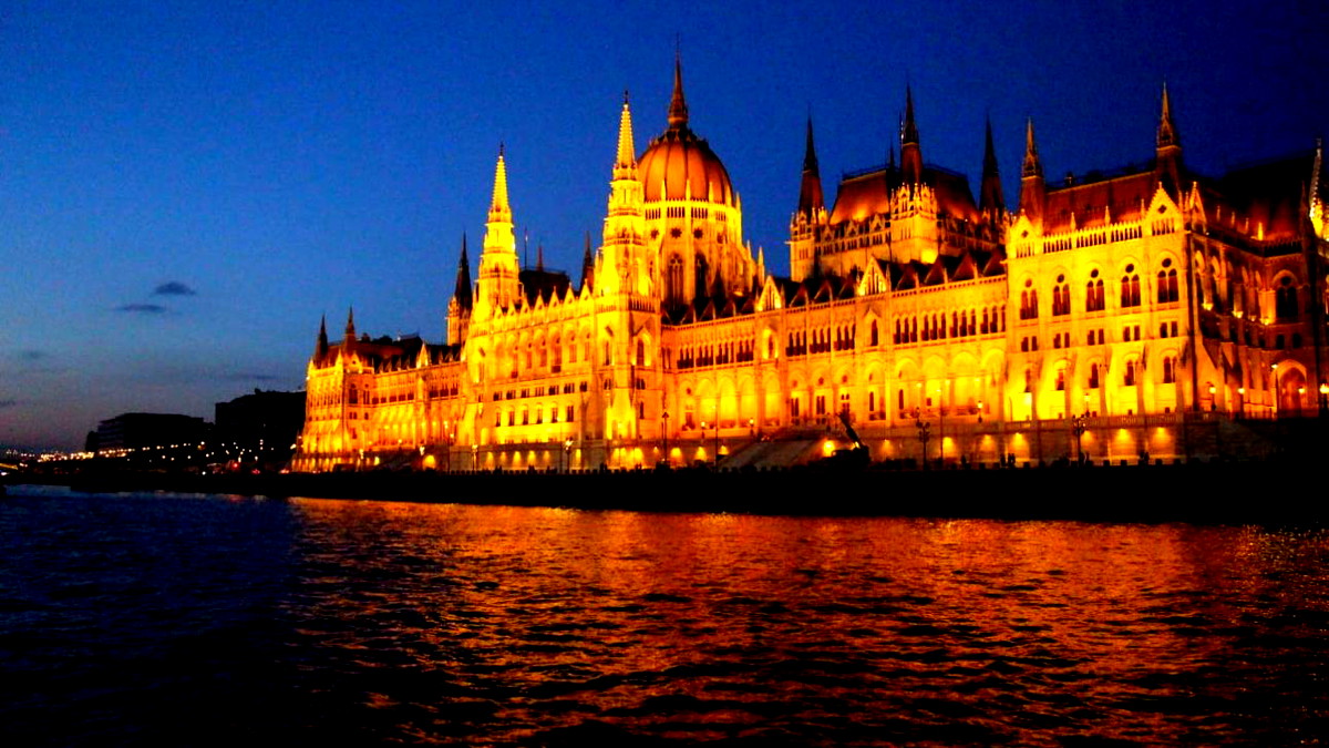 العاصمة بودابست واحدة من أكثر المدن الأوروبية استقطابًا للزوار وأكثرها جاذبية