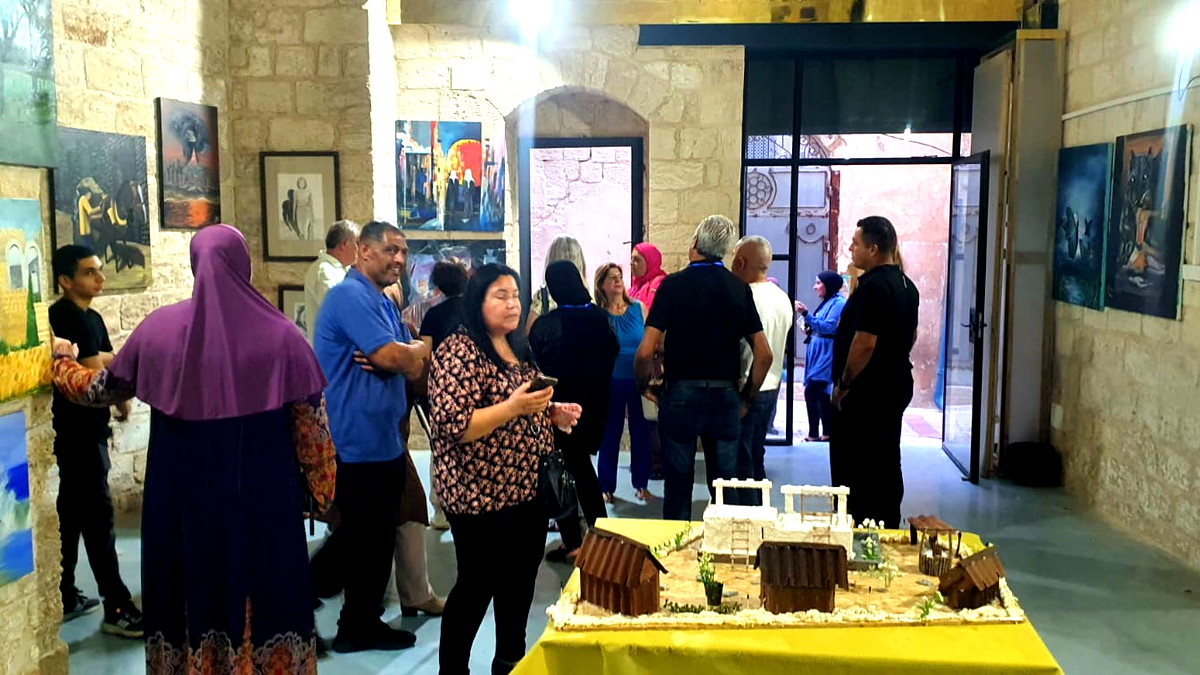 افتتاح معرض لمسات وألوان  للفن التشكيلي في مدينة الناصرة بحضور مميّز وبمشاركة مجموعة من الفنانين