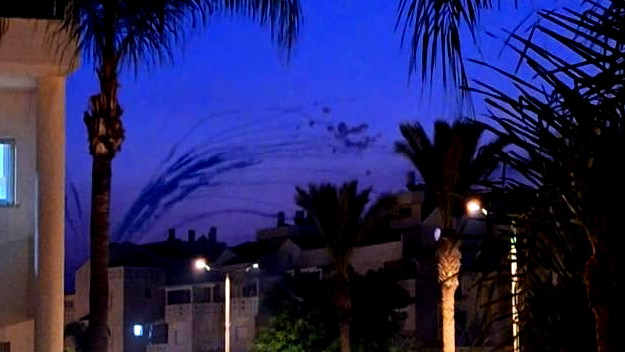 بعد الهجوم الصاروخي.. مصادر عبرية: حزب الله خطط لاستهداف مقرات الموساد والشاباك والاستخبارات العسكرية في ‎تل أبيب