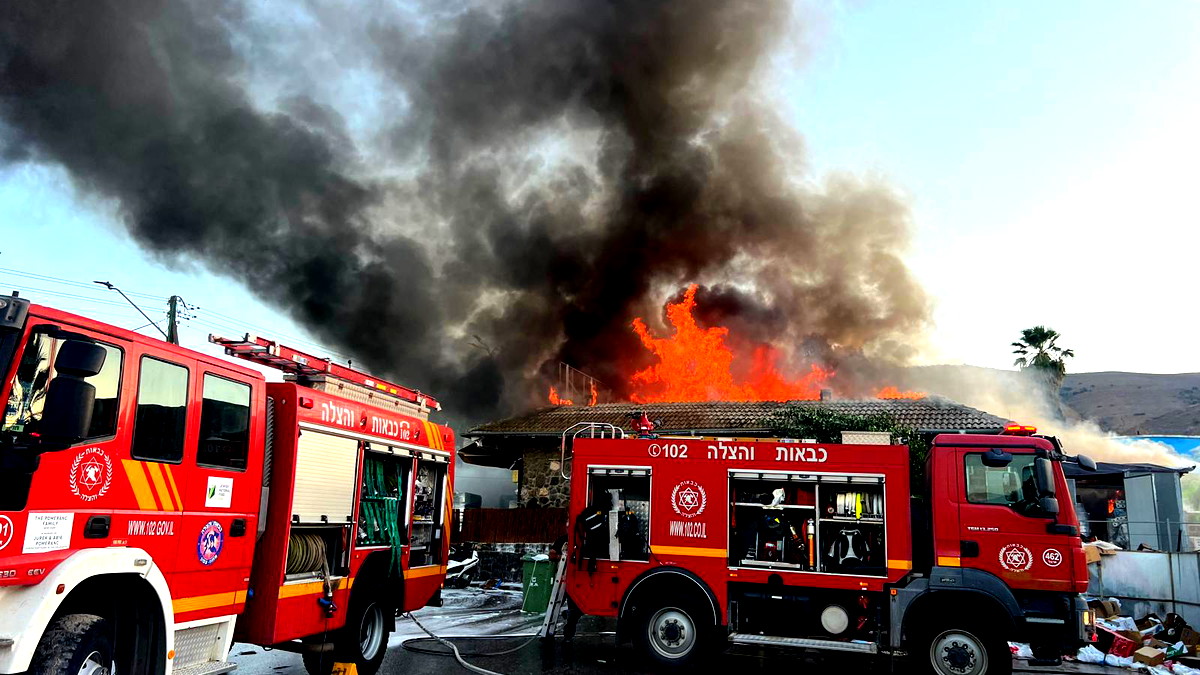 يفنيئيل: اندلاع حريق كبير في مخزن وطواقم الاطفاء والانقاذ تعمل على اخماده