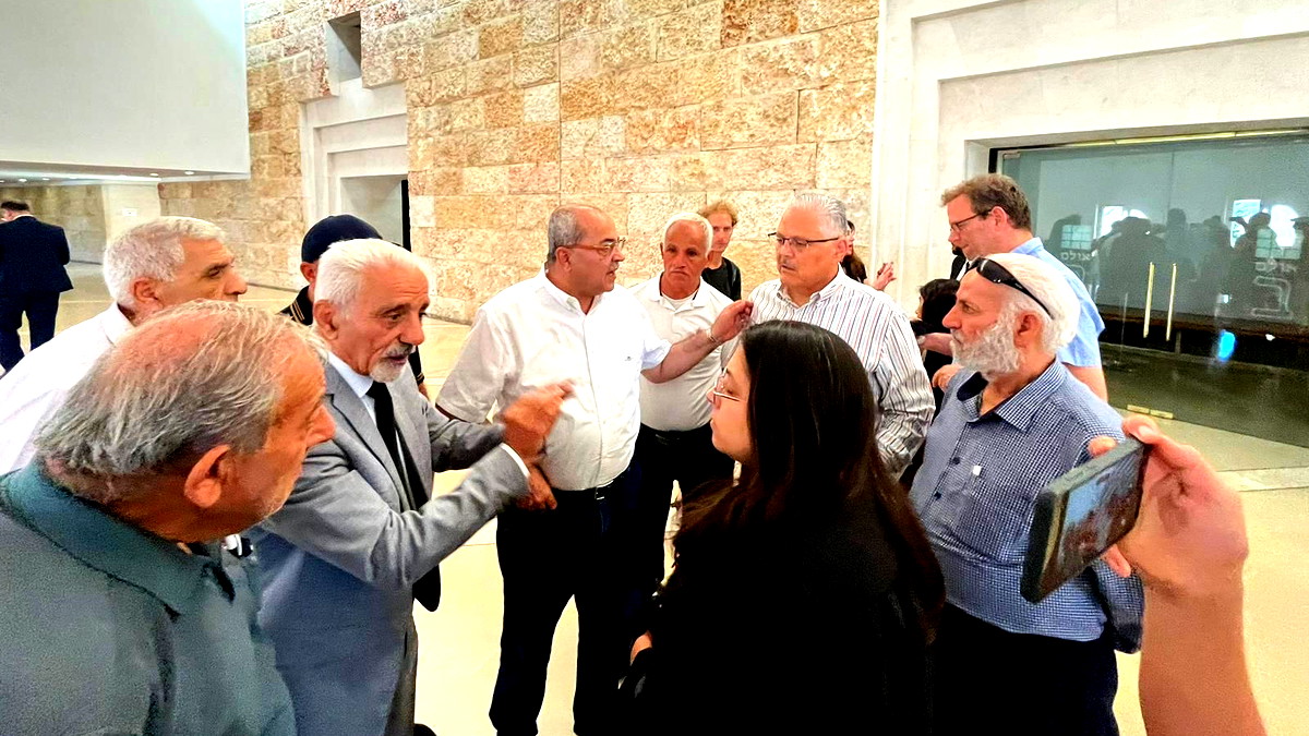 النائب أحمد الطيبي إلى جانب أهالي كفر عقب في المحكمة العليا: توفير المياه لسكان كفر عقب حق أساسي!