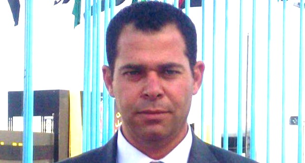 دعوا الطلبة ينهلون العِلم بعقولهم وليس من خلال أحزابكم 