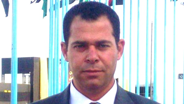 دعوا الطلبة ينهلون العِلم بعقولهم وليس من خلال أحزابكم 