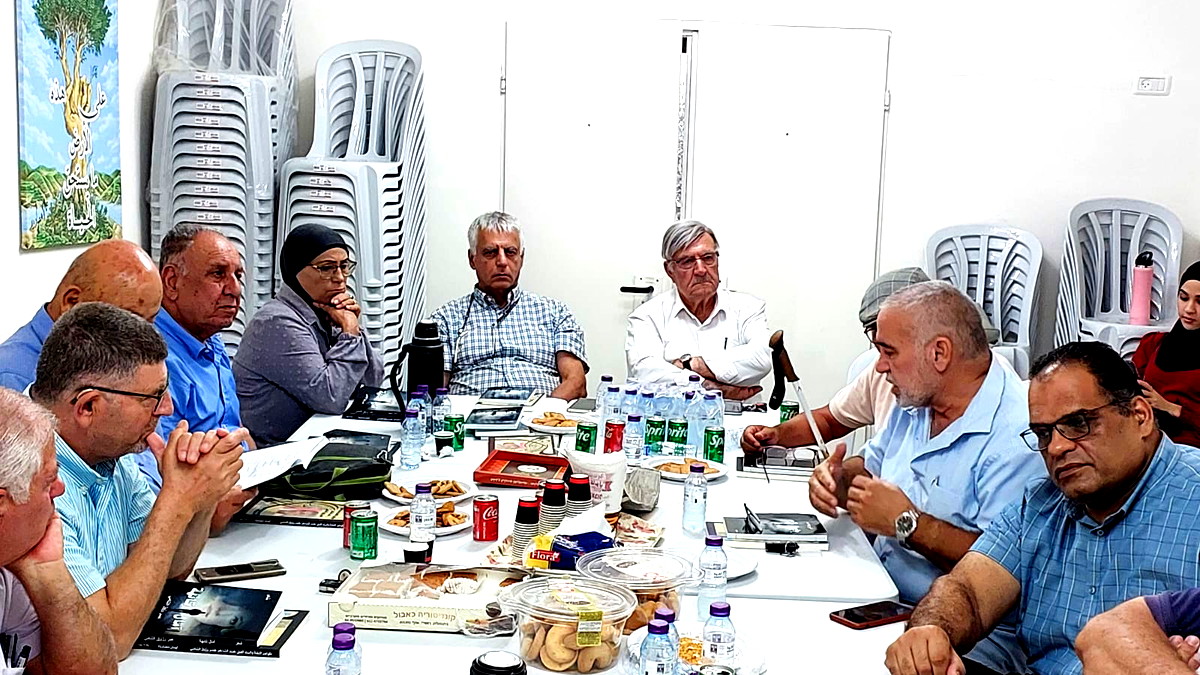 الاتّحاد العامّ للكتّاب الفلسطينيّين-  الكرمل 48 يناقش ديوان -آمال تائهة- للشاعر عمر رزوق في برنامجه الدوري "بين طيّات الكتب"