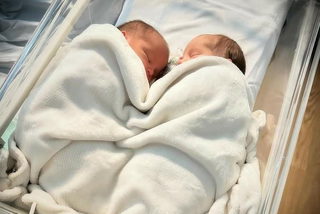 قالت فيهم: اكتمل الثّالوث المقدس... ثالوث القمح والعنب والعائلة- المذيعة السّورية ريحان يونان ترزق يتوأميها كرمة وكريم