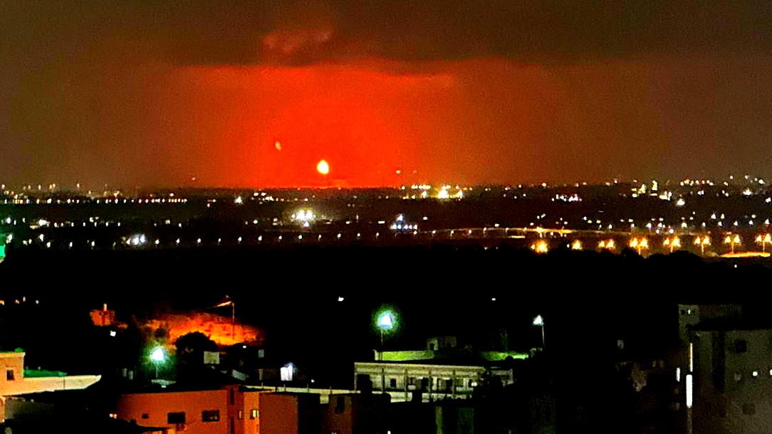 (فيديو وصور) كرة من اللهب تخرج من حقل ليڤيتان للغاز قبالة شواطئ قساريا