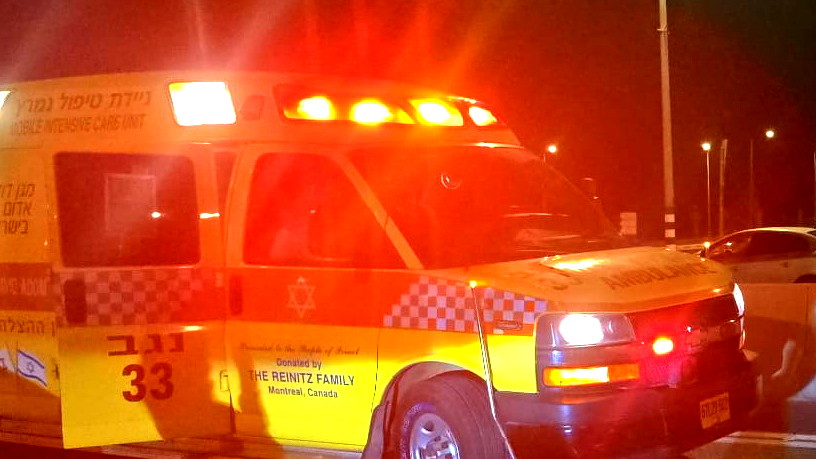 إصابة شابين بجراح متوسطة إثر حادث طرق بعد اصطدام سيارة بمحطة حافلات بين دبورية وإكسال