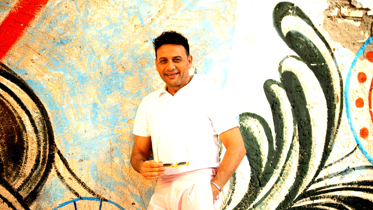 مصطفى قمر يطلق أغنيته الجديدة "صناعة مصرية"