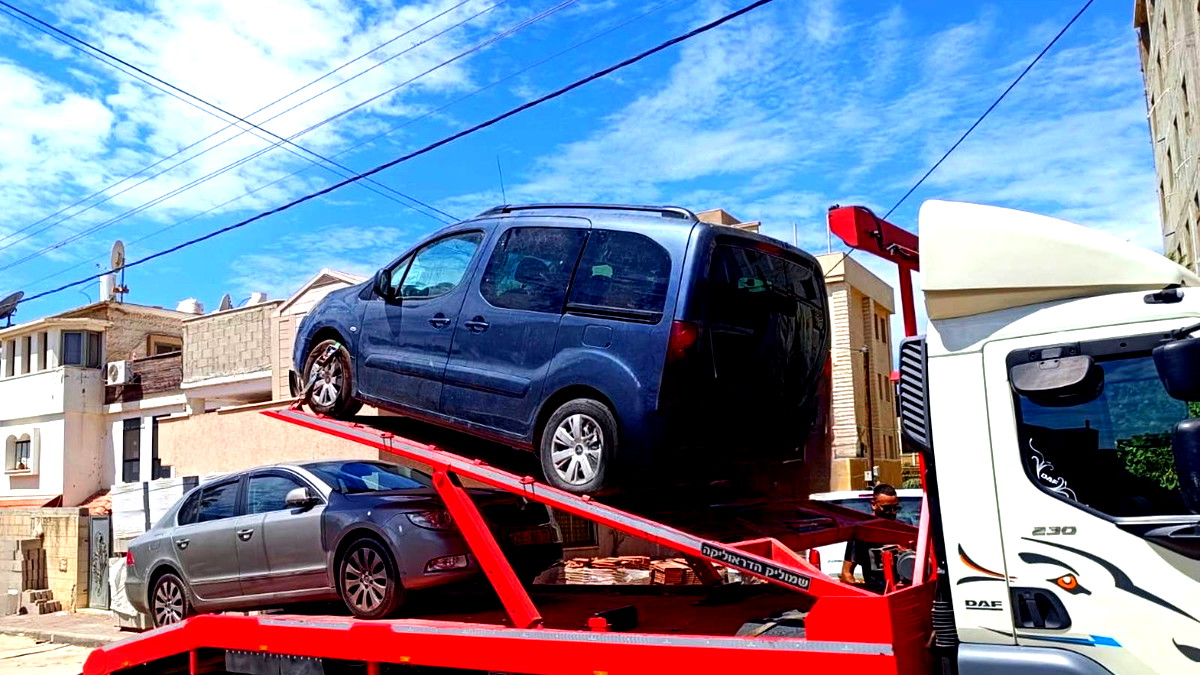 عقب نشاط للشرطة- مصادرة 25 مركبة فارهة ومبلغ مالي يقدّر ب25 مليون شاقل لأصحاب ديون ضريبية في منطقتي المركز ووادي عارة