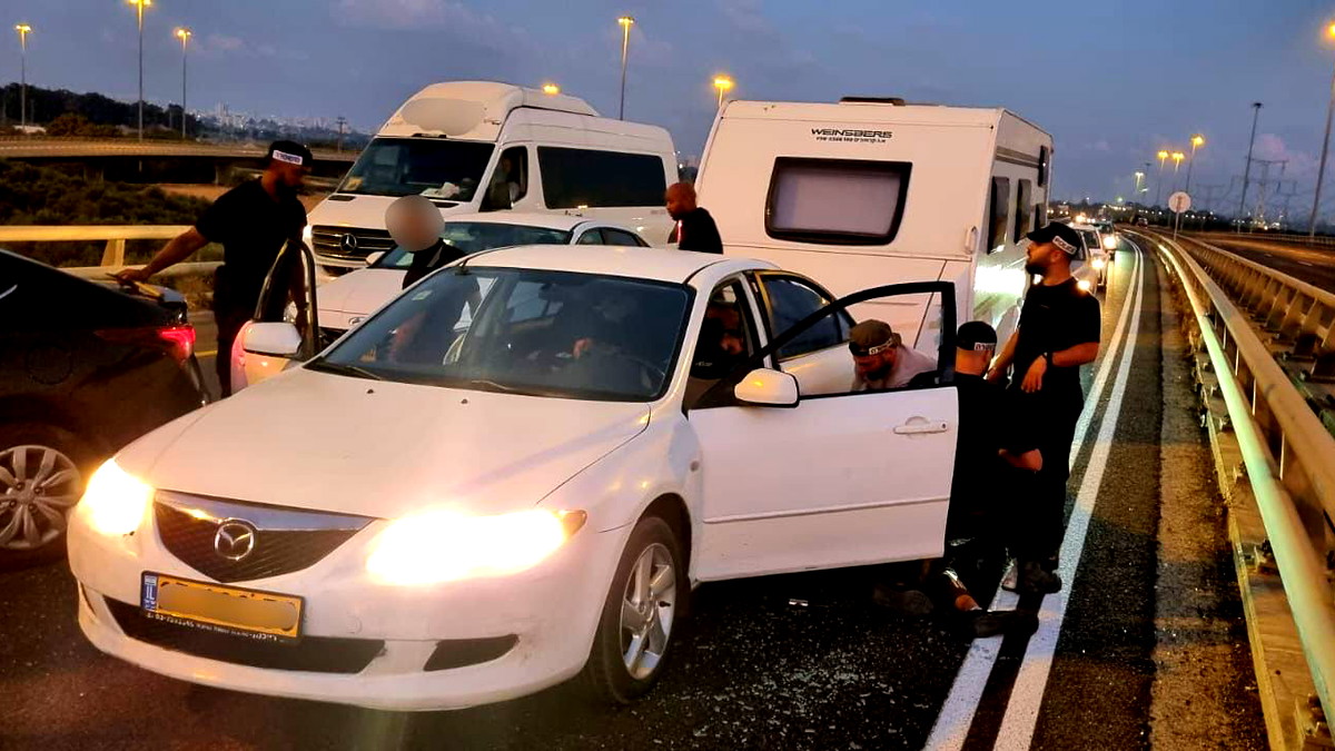 اعتقال عدد من الشبان الفلسطينيين بشبهة سرقة مركبات من منطقة القدس