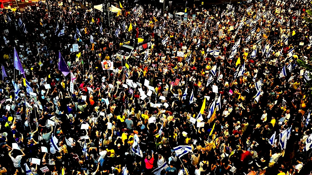 احتجاجات ضخمة في البلاد لمطالبة حكومة نتنياهو بابرام صفقة تبادل اسرى