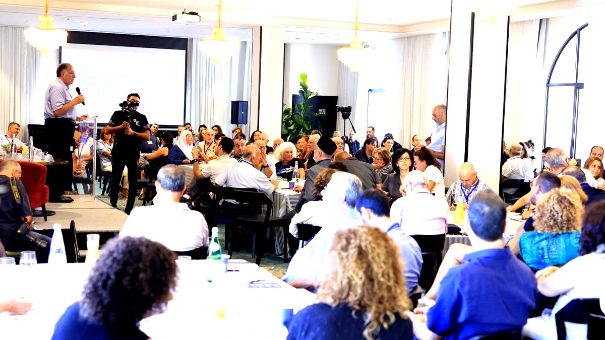 مؤتمر لمبادرات إبراهيم بين الشراكة المدنية والصمت المتوتر