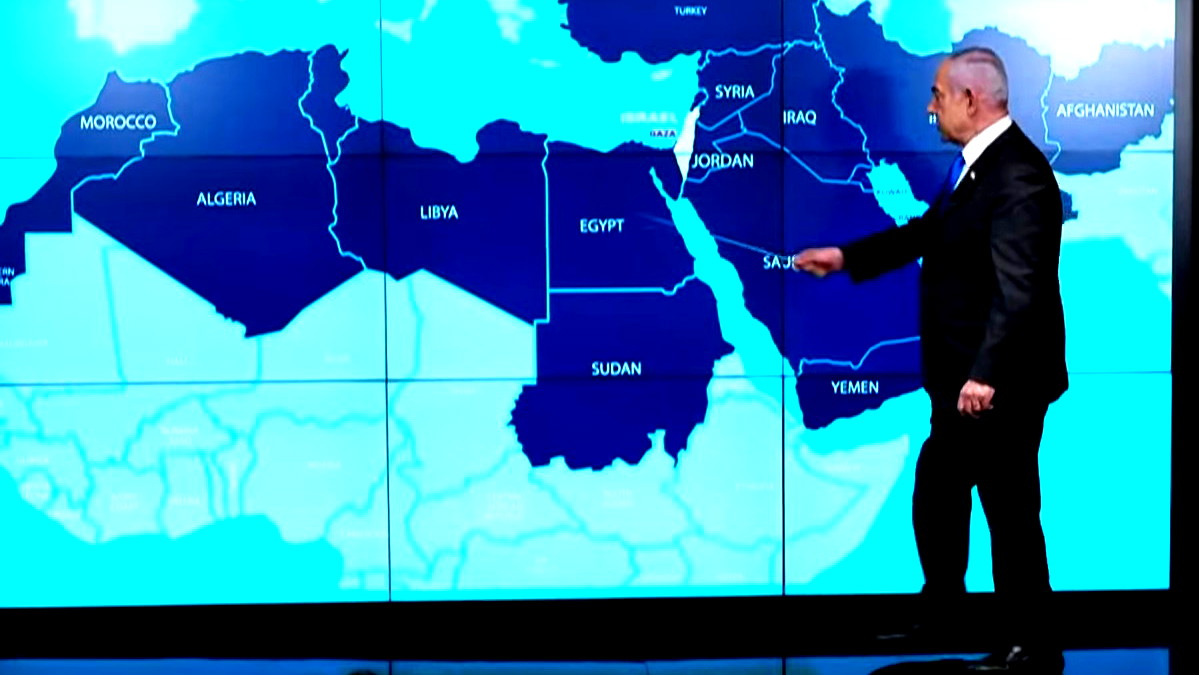 مرة اخرى.. نتنياهو يعرض خريطة تتجاهل سيادة المغرب على الصحراء الغربية ويثير غضبًا جديدًا