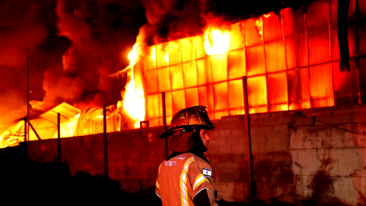 كفر قاسم: حريق ضخم في المنطقة الصناعية