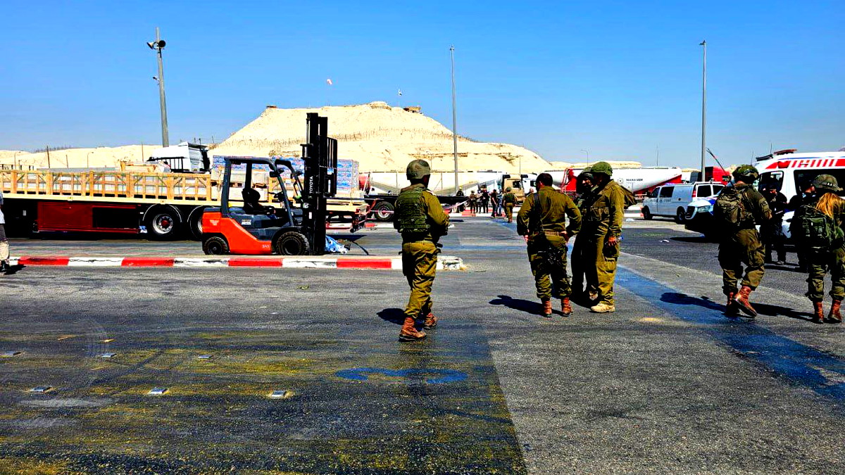 فيديو وصور| مقتل 3 اشخاص اثر عملية اطلاق نار في معبر اللنبي.. المنفذ سائق شاحنة اردني وتم تحييده