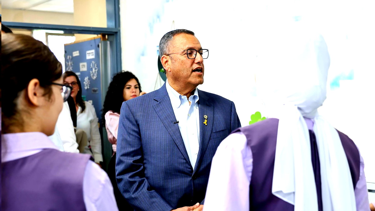  رئيس بلدية القدس في زيارة إلى مدارس شرق المدينة بمناسبة افتتاح العام الدراسي 