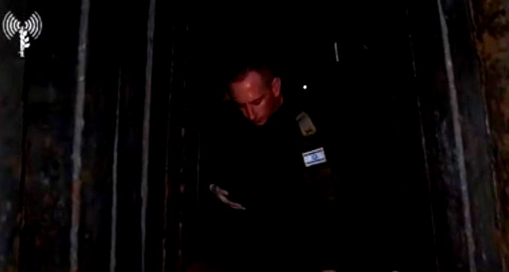 (فيديو) للنفق في غزة الذي قتل فيه الرهائن الإسرائيليون الستة في رفح بقطاع غزة 