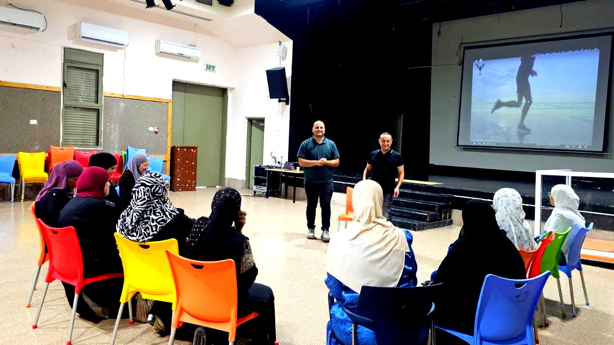 محاضرة توعوية حول "استراتيجيات التعامل مع الضغوطات النفسية" في المركز الجماهيري رهط