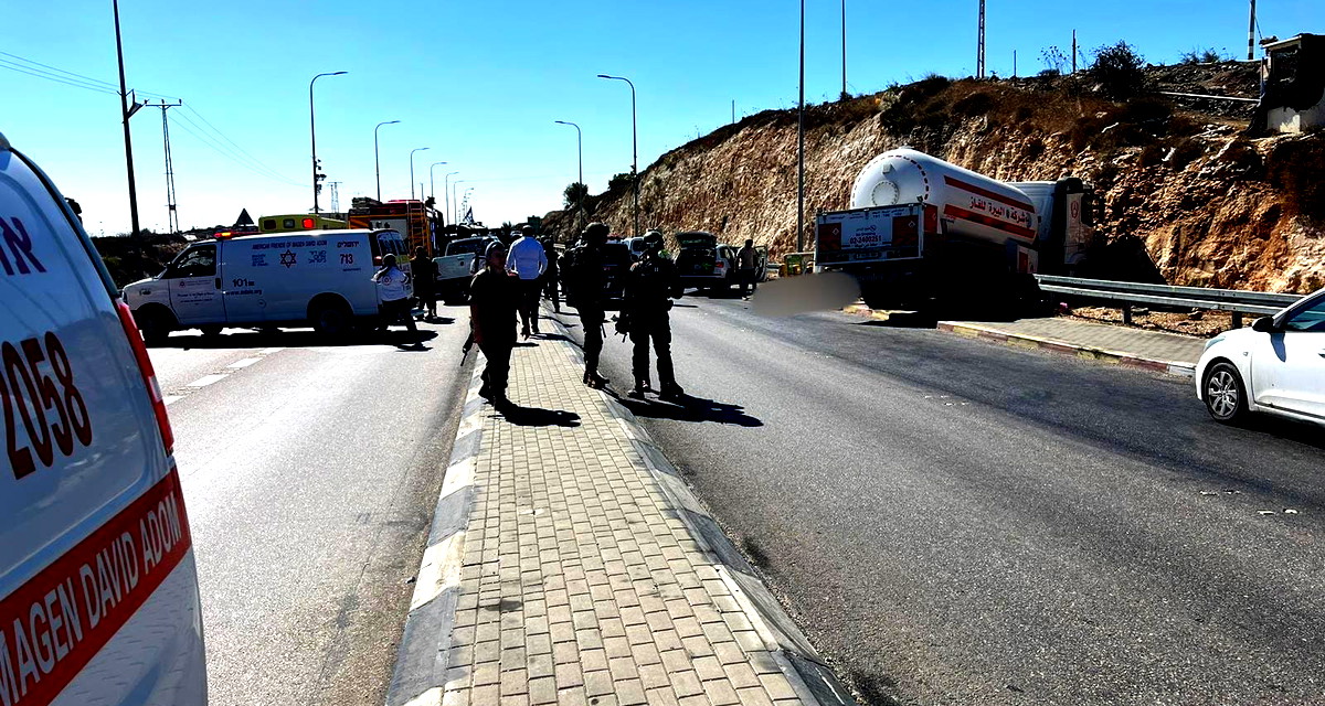 الجيش الإسرائيلي: مقتل جندي واصابة اخر في عملية الدهس قرب رام الله... تمّ تحييد المنفذ في المكان 