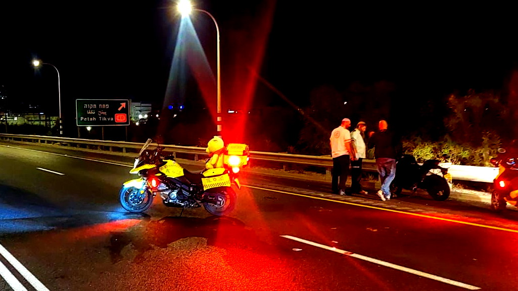 اصابة شابة (25 عاما) بجراح حرجة اثر حادث طرق بين دراجة نارية وسيارة على 531 قرب جلجولية