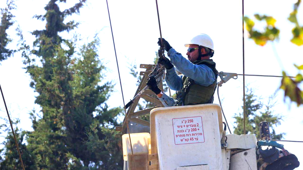 فيديو| إصلاح أضرار واسعة لشبكة الكهرباء في منطقة صفد... بعد الرشقات الأخيرة الليلة الماضية من جنوب لبنان 