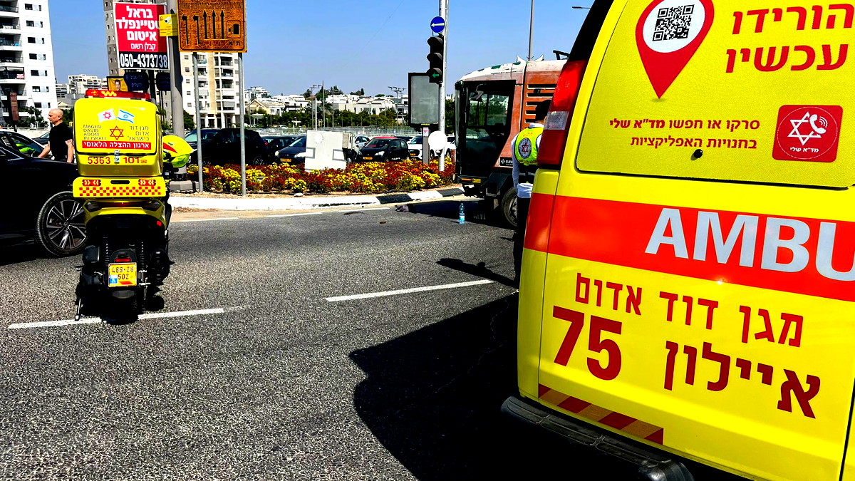 إصابة شاب (24 عامًا) بجراح خطيرة وآخر في الثلاثينات من عمره بجراح متوسطة جرّاء حادث سير  بين راكب سكوتر كهربائي ومركبة في ريشون لتسيون