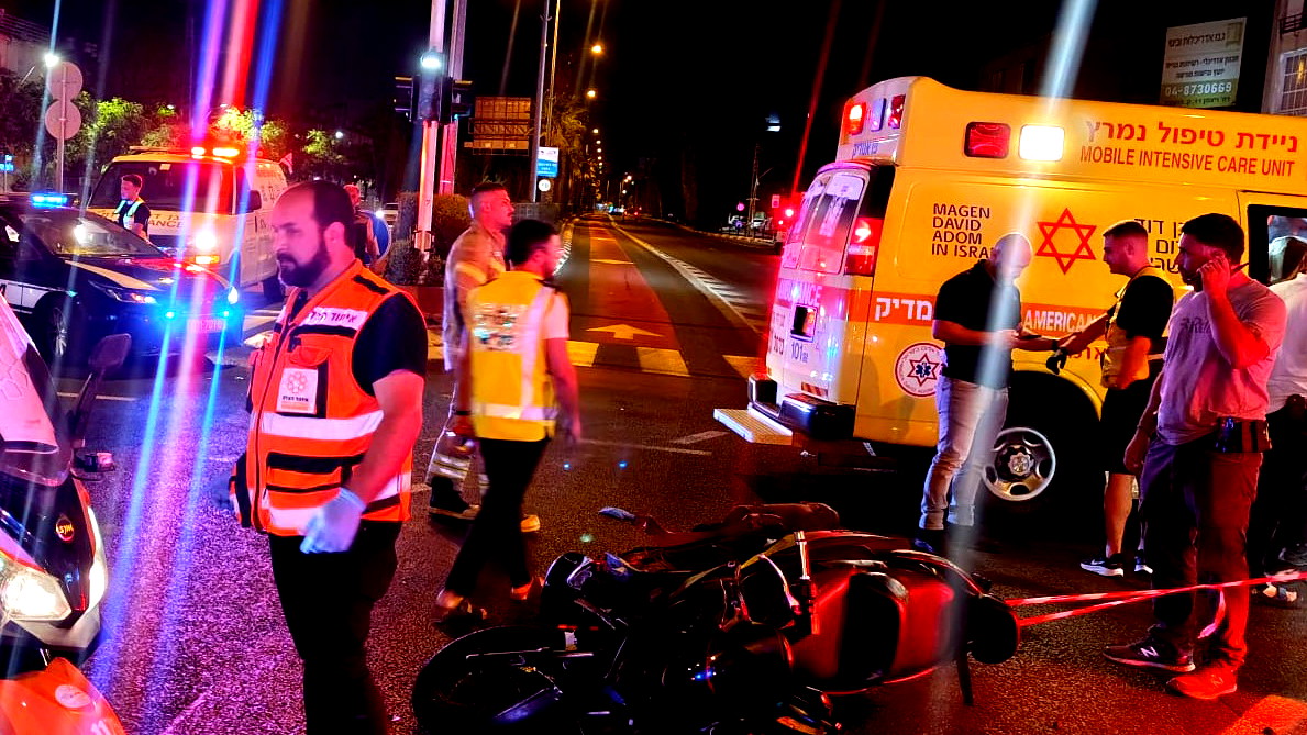 اصابة حرجة لسائق دراجة نارية بحادث طرق على طريق حيفا-عكا قرب كريات موتسكين