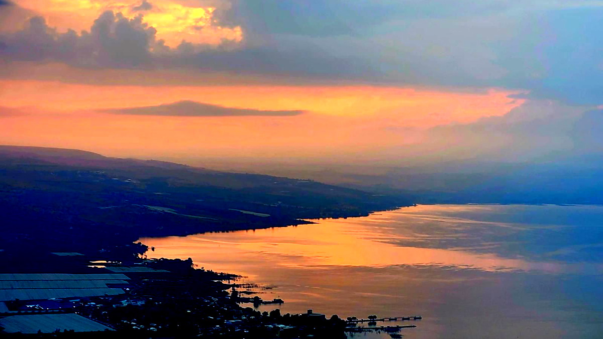 حالة الطقس: أجواء جافة وحارة ويطرأ انخفاض طفيف على الدرجات