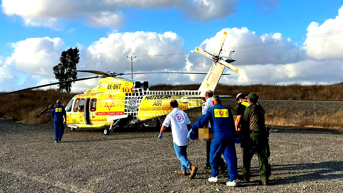 اصابة شابين وشابة بجراح خطيرة اثر انقلاب سيارة على شارع 87 بالشمال