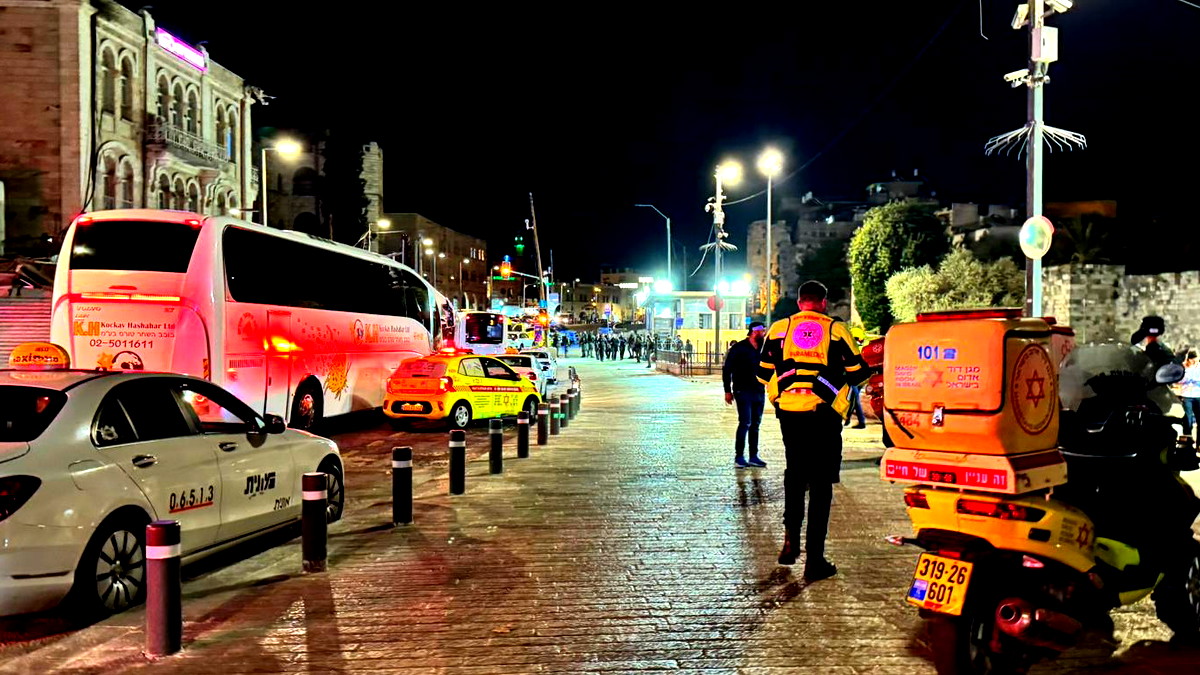 القدس: طعن شرطي قرب باب العامود واطلاق النار على المنفذ