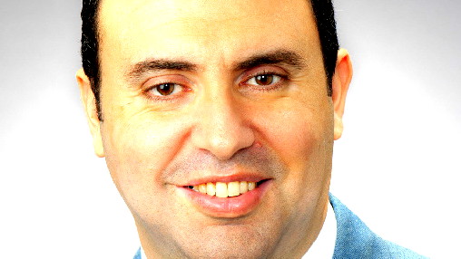 فخر للمجتمع العربي: تعيين الدكتور فرات حنا سويد مديرا لقسم الجراحة في المركز الطبي تسفون (بوريا)