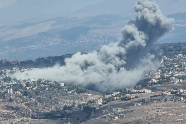 مواجهات ضارية شماليّ البلاد... الصّحة اللّبنانية: ضحية وجريحان بغارة إسرائيلية استهدفت بلدة حولا في الأراضي الجنوبية