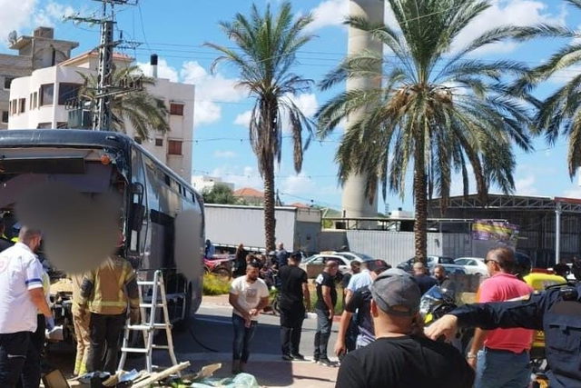 سبع إصابات إثر حادث طرق وقع بين حافلة وعدّد من السيارات في قلنسوة... سائق الحافلة بحالة خطيرة