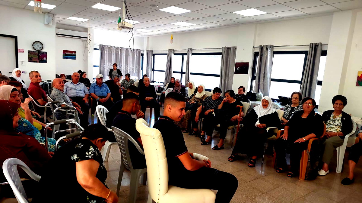 الناصرة: ثانوية العلوم والتكنولوجيا تنظم زيارة الى بيت المسن مناسبة ذكرى المولد النبوي الشريف