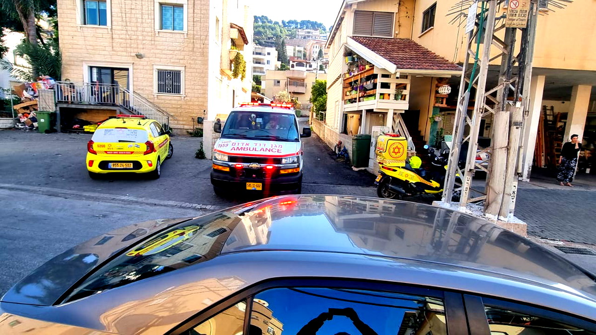 الجليل الأسفل: خمسة حالات هلع بعد إصابة شظية سيارة قريبة منهم... وتم نقلهم إلى المركز الطبي في بوريا