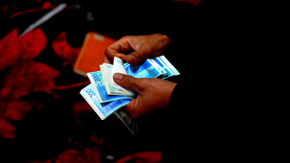 القدس: عمليات تفتيش طالت 16 منزلًا لسجناء أمنيين سابقين بشبهة تمويل ودعم العمليات المختلفة