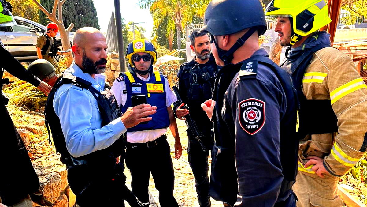 بالفيديو- عمليات بحث عن عالقين في منطقة نهاريا عقب إطلاق رشقة صاروخية من جنوب لبنان