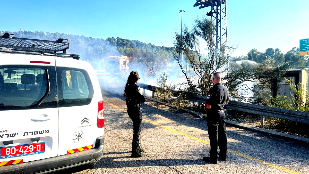 الشرطة: نعمل على معالجة مواقع سقوط صواريخ وشظايا في منطقة شفاعمرو