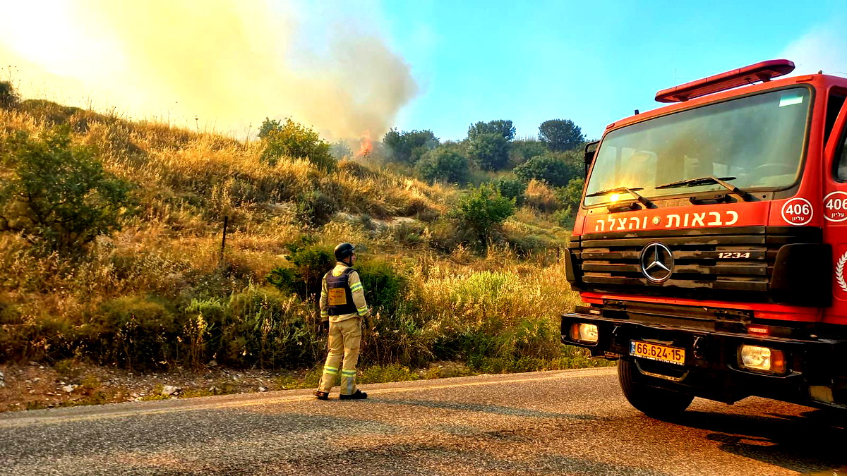 طواقم الإطفاء والإنقاذ تعمل على اخماد العديد من الحرائق في منطقتي الجليل الأعلى والجولان