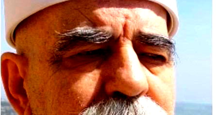 أحْتارُ في الشِّعْرِ 